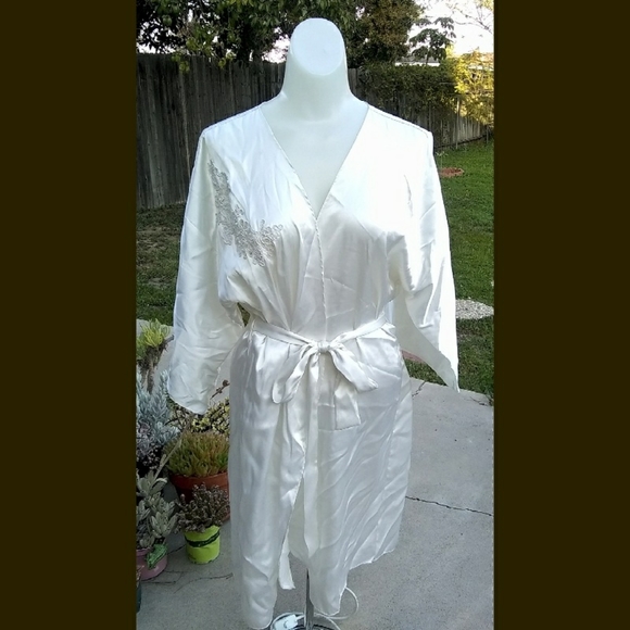 Vintage Oyo Satin Negligee Robe - Picture 8 of 8